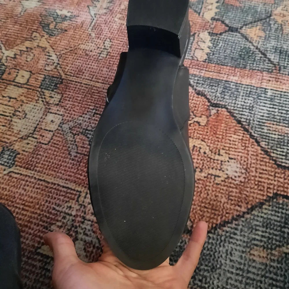 LIKE NEW! Black block heel size 8M Sugar brand - Picture 5 of 9